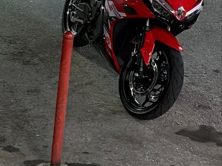 2025 Yamaha YZF-R1, красный, 200000 рублей, вид 1