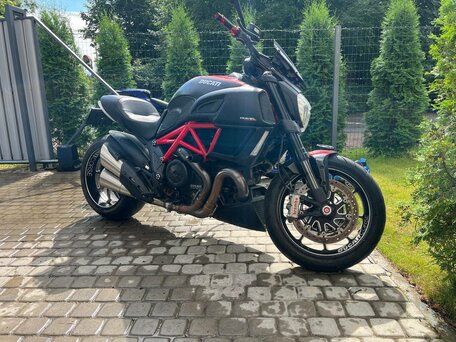 2014 Ducati Diavel Carbon, пурпурный, 900000 рублей, вид 4