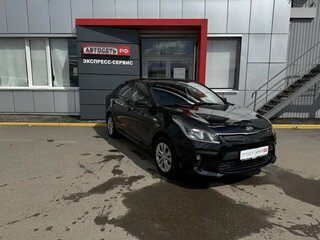 2019 Kia Rio IV, чёрный, 896426 рублей, вид 5