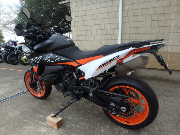 2024 KTM 890 SMT, чёрный, 1400000 рублей - вид 4