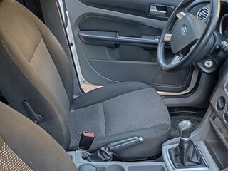 2010 Ford Focus II Рестайлинг, белый, 400000 рублей, вид 5