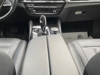 2017 BMW 5 серии 520d VII (G30/G31/G38), чёрный, 2330000 рублей, вид 4