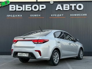2018 Kia Rio IV, серебристый, 1248000 рублей, вид 2