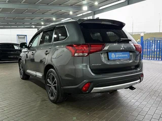 2017 Mitsubishi Outlander III Рестайлинг 2, серый, 1829000 рублей, вид 3