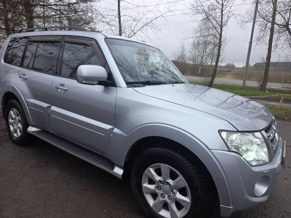 2011 Mitsubishi Pajero IV Рестайлинг 1, серебристый, 2100000 рублей - вид 1