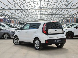 2017 Kia Soul II Рестайлинг, белый, 1270000 рублей, вид 3