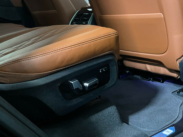 2026 BMW X7 40d I (G07) Рестайлинг, чёрный - вид 25