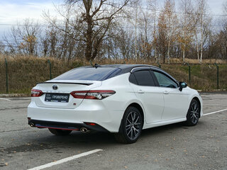 2021 Toyota Camry VIII (XV70) Рестайлинг, белый, 3300000 рублей, вид 5