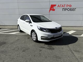 2016 Kia Rio III Рестайлинг, белый, 1330000 рублей, вид 3