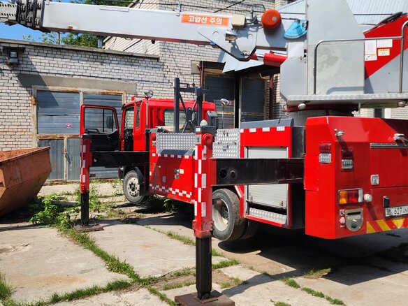 2009 Hyundai HD, красный, 7200000 рублей - вид 11