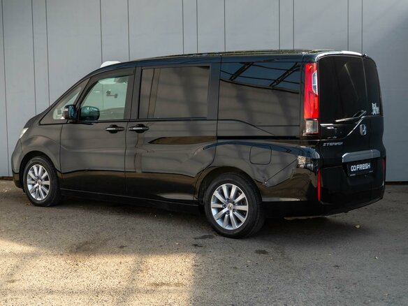 2015 Honda Stepwgn V, чёрный - вид 1