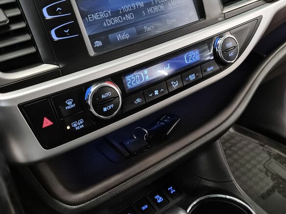 2014 Toyota Highlander III (XU50), серебристый, 2629000 рублей - вид 21