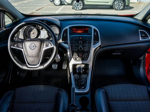 2012 Opel Astra GTC J Рестайлинг, красный, 760000 рублей - вид 6
