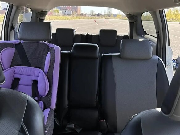 2010 Toyota Wish II, белый, 890000 рублей - вид 5