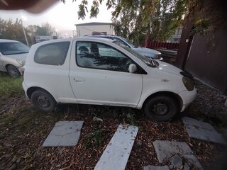 1999 Toyota Vitz I (P10), белый, 250000 рублей, вид 2