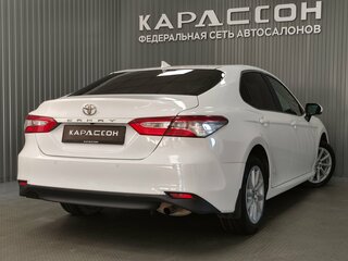 2021 Toyota Camry VIII (XV70) Рестайлинг, белый, 2550000 рублей, вид 2