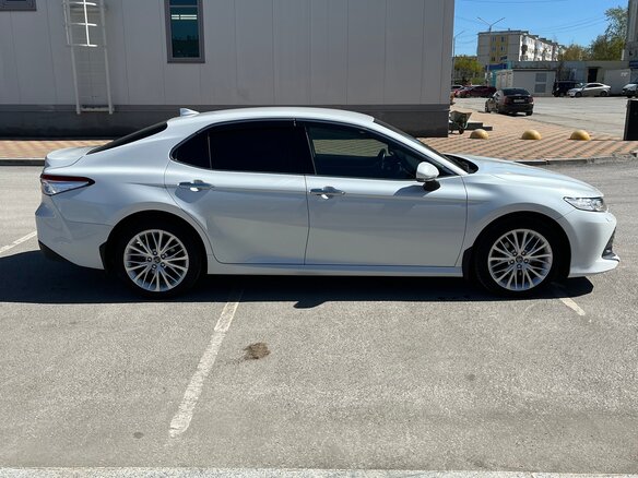 2019 Toyota Camry VIII (XV70), белый, 2940000 рублей - вид 4