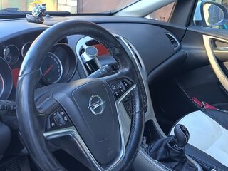 2013 Opel Astra J Рестайлинг, белый, 800000 рублей, вид 4