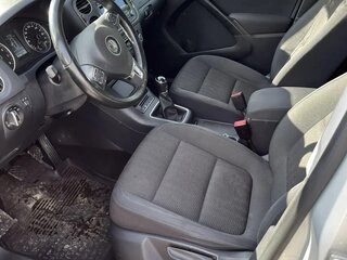 2013 Volkswagen Tiguan I Рестайлинг, серебристый, 990000 рублей, вид 5