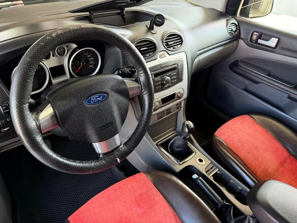 2010 Ford Focus II Рестайлинг, чёрный, 517000 рублей - вид 17