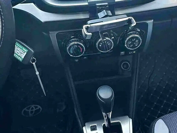 2022 Toyota Yaris L X XP150 Рестайлинг, белый - вид 11
