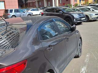 2015 Kia Rio III Рестайлинг, коричневый, 870000 рублей, вид 4