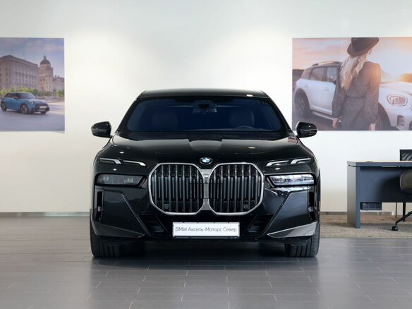 2023 BMW 7 серии 740d xDrive VII (G70), чёрный, 11223000 рублей - вид 2