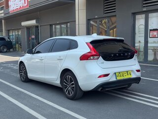 2018 Volvo V40 II Рестайлинг, белый, 1250000 рублей, вид 4
