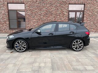 2021 BMW 1 серии M135i xDrive III (F40), чёрный, 4000000 рублей, вид 3