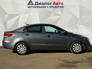 2017 Kia Rio III Рестайлинг, серый, 850000 рублей, вид 4