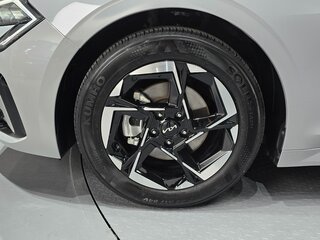 2023 Kia K5 III Рестайлинг, серебристый, 2550200 рублей, вид 5