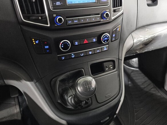 2016 Hyundai Grand Starex I Рестайлинг, серебристый, 1900000 рублей - вид 8