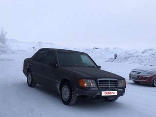 1993 Mercedes-Benz E-Класс 200 I (W124), фиолетовый, 250000 рублей, вид 3