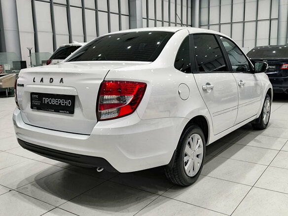 2024 Lada (ВАЗ) Granta I Рестайлинг, белый, 650000 рублей - вид 4
