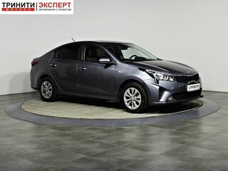 2020 Kia Rio IV Рестайлинг, серый, 1428000 рублей, вид 3