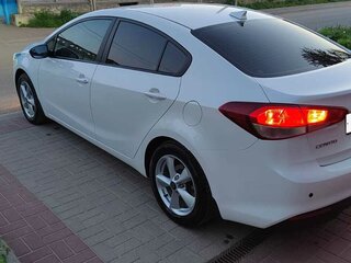2018 Kia Cerato III Рестайлинг (Classic), белый, 1200000 рублей, вид 3