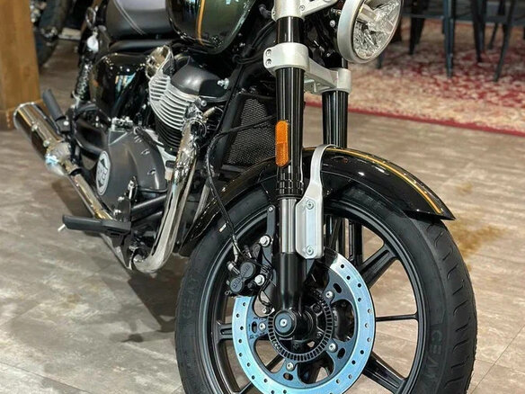 2026 Royal Enfield Super Meteor, зелёный, 773000 рублей - вид 6
