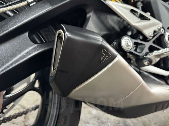 2023 Triumph Street Triple, жёлтый, 1170000 рублей - вид 20