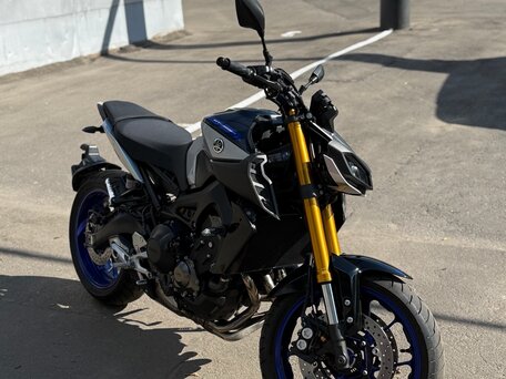 2019 Yamaha MT-09 (FZ-09), серебристый, 980000 рублей, вид 2