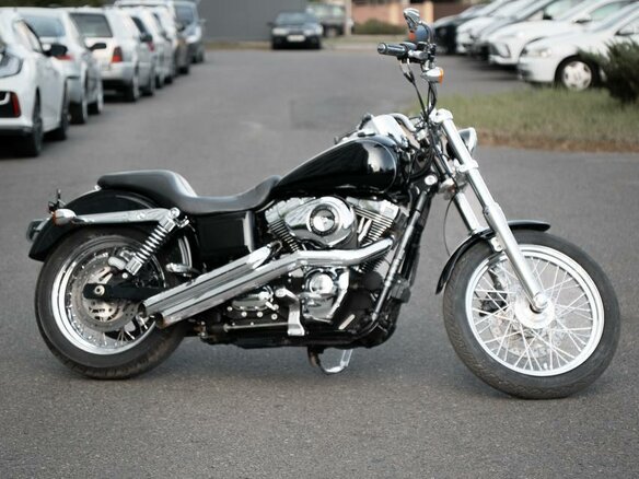 2013 Harley-Davidson Dyna Glide Custom, чёрный, 650000 рублей