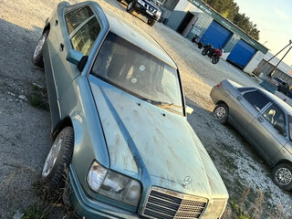 1994 Mercedes-Benz E-Класс 220 I (W124), голубой, 180000 рублей, вид 1