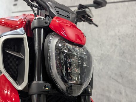 2023 Ducati Diavel V4, красный, 3300000 рублей, вид 2