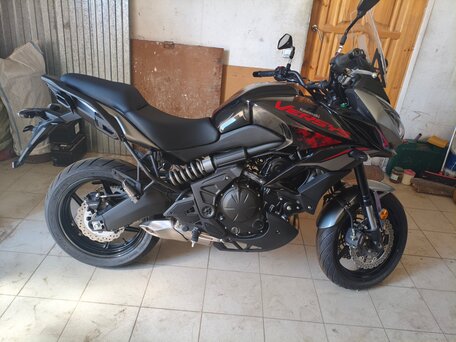 2021 Kawasaki Versys 650, чёрный, 900000 рублей, вид 2