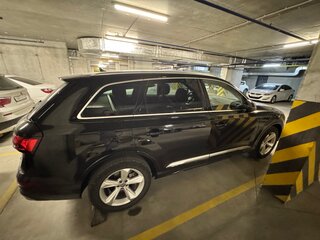 2020 Audi Q7 45 TFSI II (4M) Рестайлинг, чёрный, 5600000 рублей, вид 3