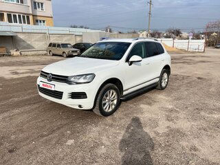 2013 Volkswagen Touareg II, белый, 2920000 рублей, вид 2
