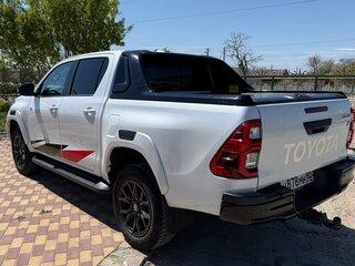2023 Toyota Hilux VIII Рестайлинг 2, белый, 5800000 рублей, вид 4