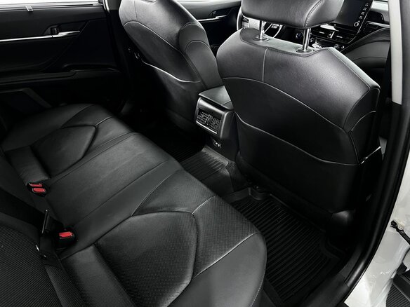 2021 Toyota Camry VIII (XV70) Рестайлинг, белый - вид 11