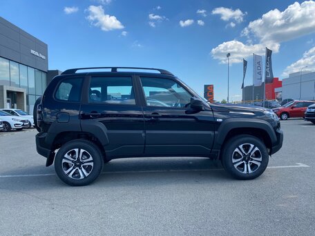 2026 Lada (ВАЗ) Niva Travel I Рестайлинг, чёрный, 1717000 рублей, вид 5