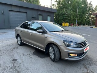 2017 Volkswagen Polo V Рестайлинг, бежевый, 980000 рублей, вид 3