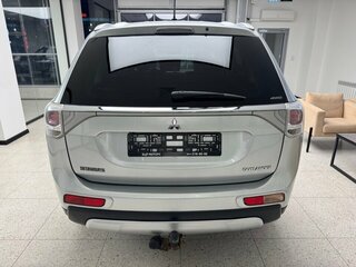 2015 Mitsubishi Outlander III Рестайлинг, серебристый, 1500000 рублей, вид 5